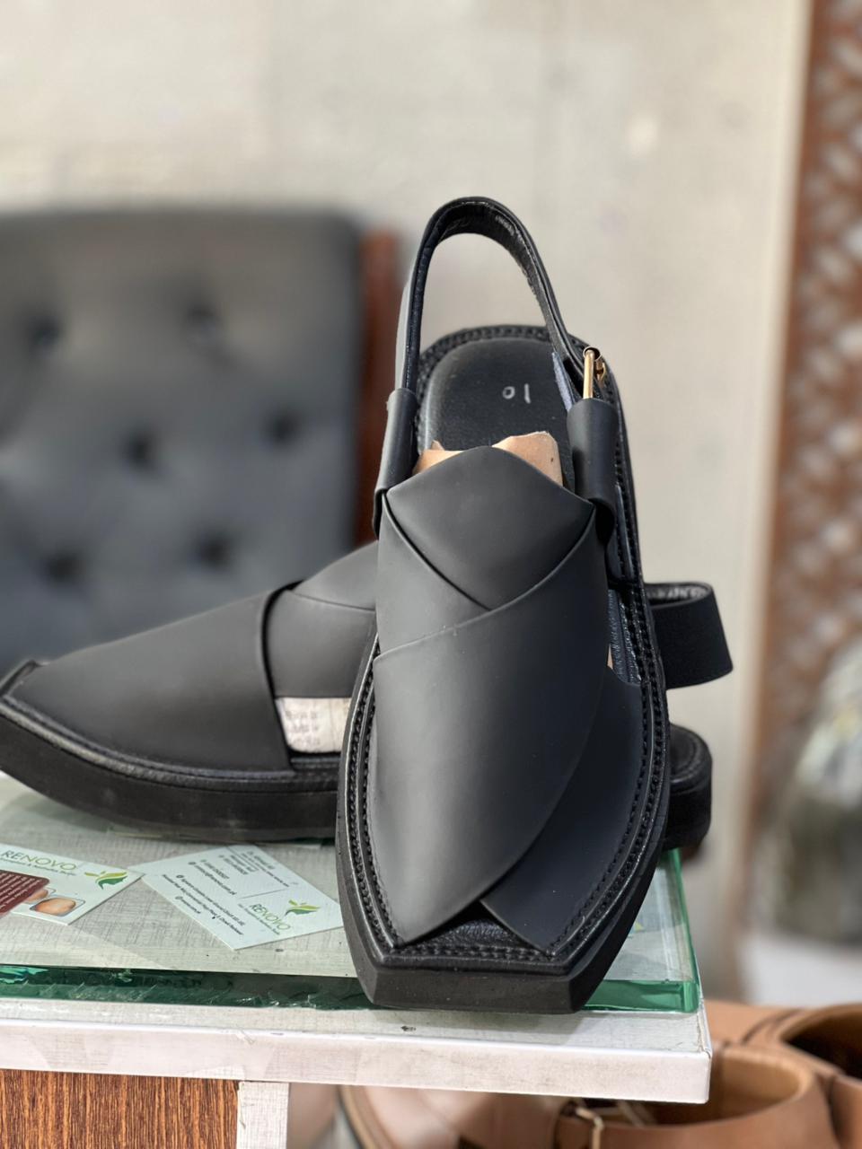 Kaptan Black Leather Chappal