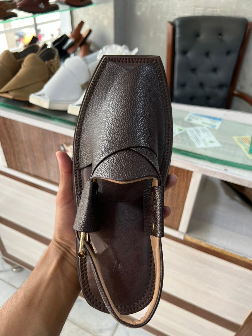 Kaptan Lightweight Leather Chappal