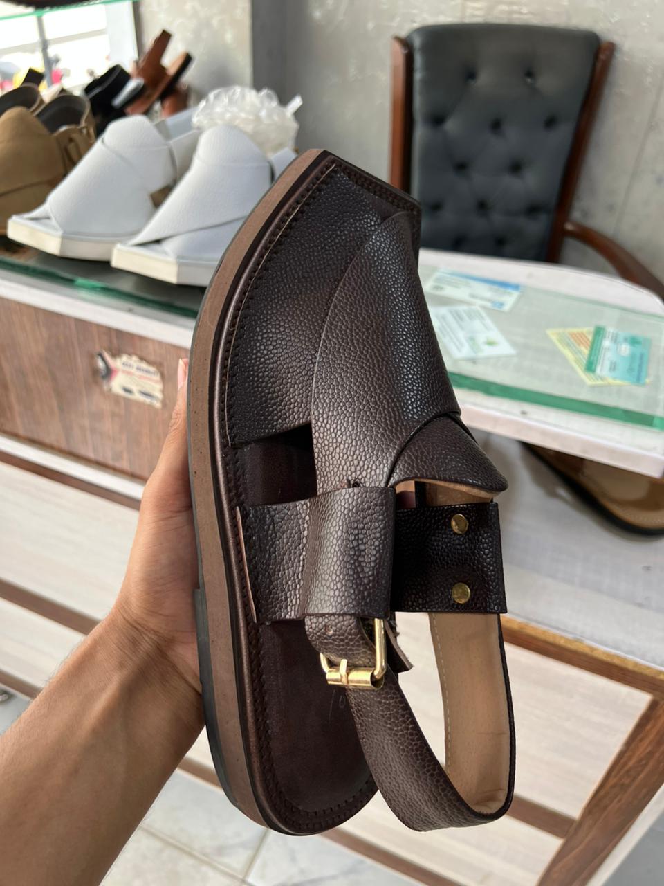 Kaptan Lightweight Leather Chappal